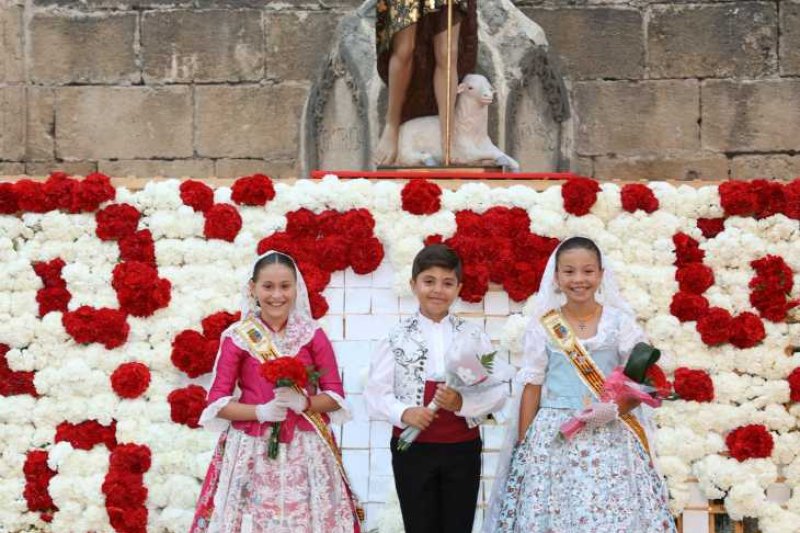 Segon dia de l’ofrena a Sant Joan a Xàbia: torn per a la Retornà 2022, quintes d’aniversaris i penyes Segon dia de l’ofrena a Sant Joan a Xàbia: torn per a la Retornà 2022, quintes d’aniversaris i penyes