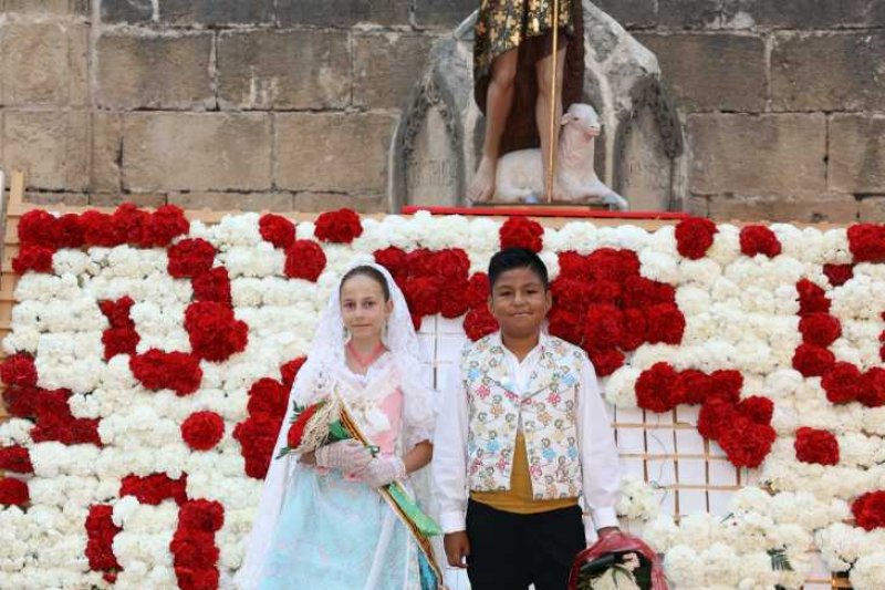 Segon dia de l’ofrena a Sant Joan a Xàbia: torn per a la Retornà 2022, quintes d’aniversaris i penyes Segon dia de l’ofrena a Sant Joan a Xàbia: torn per a la Retornà 2022, quintes d’aniversaris i penyes