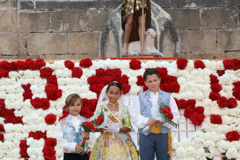 Segon dia de l’ofrena a Sant Joan a Xàbia: torn per a la Retornà 2022, quintes d’aniversaris i penyes Segon dia de l’ofrena a Sant Joan a Xàbia: torn per a la Retornà 2022, quintes d’aniversaris i penyes
