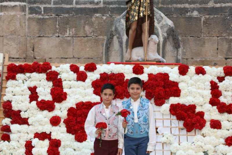 Segon dia de l’ofrena a Sant Joan a Xàbia: torn per a la Retornà 2022, quintes d’aniversaris i penyes Segon dia de l’ofrena a Sant Joan a Xàbia: torn per a la Retornà 2022, quintes d’aniversaris i penyes