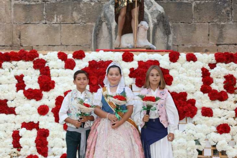 Segon dia de l’ofrena a Sant Joan a Xàbia: torn per a la Retornà 2022, quintes d’aniversaris i penyes Segon dia de l’ofrena a Sant Joan a Xàbia: torn per a la Retornà 2022, quintes d’aniversaris i penyes