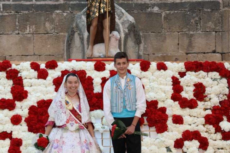 Segon dia de l’ofrena a Sant Joan a Xàbia: torn per a la Retornà 2022, quintes d’aniversaris i penyes Segon dia de l’ofrena a Sant Joan a Xàbia: torn per a la Retornà 2022, quintes d’aniversaris i penyes