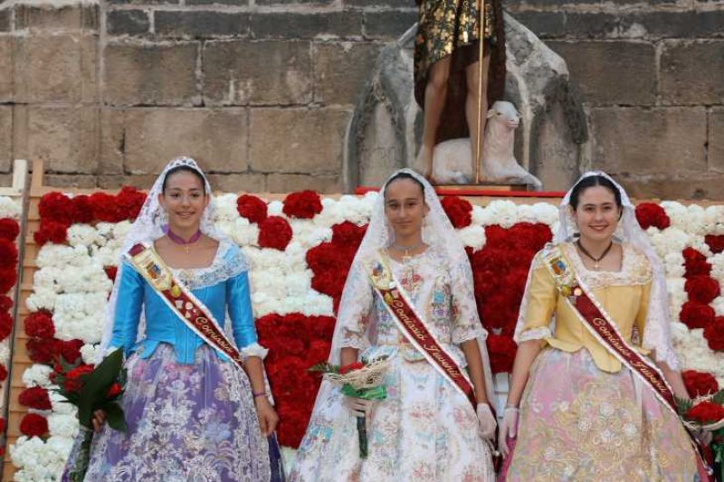 Segon dia de l’ofrena a Sant Joan a Xàbia: torn per a la Retornà 2022, quintes d’aniversaris i penyes Segon dia de l’ofrena a Sant Joan a Xàbia: torn per a la Retornà 2022, quintes d’aniversaris i penyes