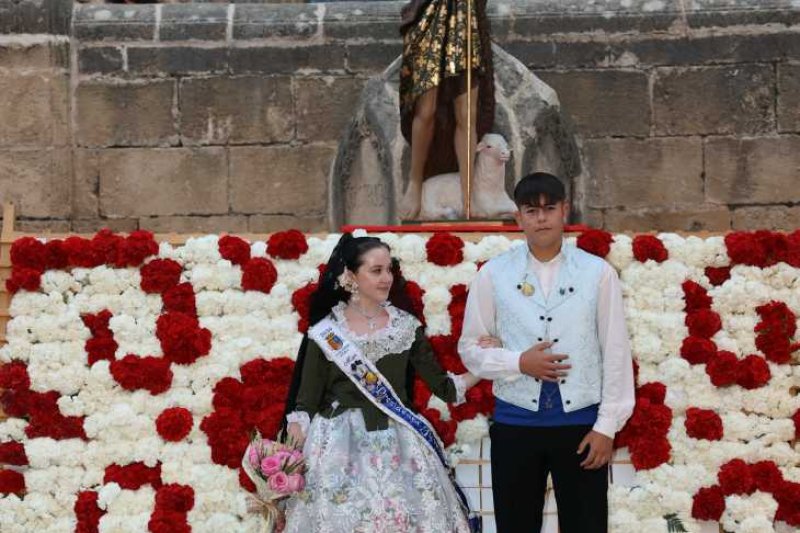 Segon dia de l’ofrena a Sant Joan a Xàbia: torn per a la Retornà 2022, quintes d’aniversaris i penyes Segon dia de l’ofrena a Sant Joan a Xàbia: torn per a la Retornà 2022, quintes d’aniversaris i penyes