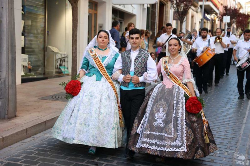 Segon dia de l’ofrena a Sant Joan a Xàbia: torn per a la Retornà 2022, quintes d’aniversaris i penyes Segon dia de l’ofrena a Sant Joan a Xàbia: torn per a la Retornà 2022, quintes d’aniversaris i penyes