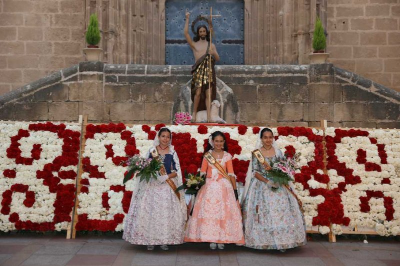 Segon dia de l’ofrena a Sant Joan a Xàbia: torn per a la Retornà 2022, quintes d’aniversaris i penyes Segon dia de l’ofrena a Sant Joan a Xàbia: torn per a la Retornà 2022, quintes d’aniversaris i penyes