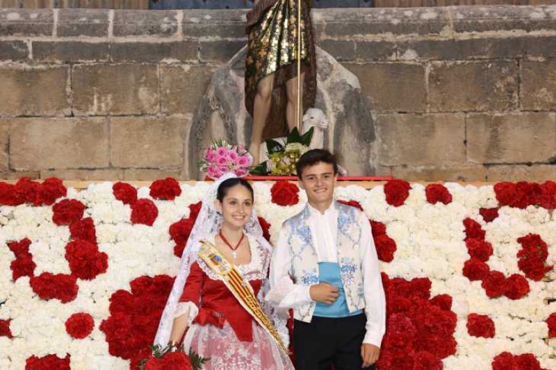 Segon dia de l’ofrena a Sant Joan a Xàbia: torn per a la Retornà 2022, quintes d’aniversaris i penyes Segon dia de l’ofrena a Sant Joan a Xàbia: torn per a la Retornà 2022, quintes d’aniversaris i penyes