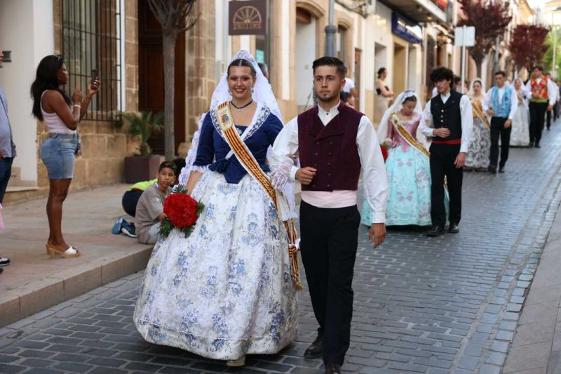 Segon dia de l’ofrena a Sant Joan a Xàbia: torn per a la Retornà 2022, quintes d’aniversaris i penyes Segon dia de l’ofrena a Sant Joan a Xàbia: torn per a la Retornà 2022, quintes d’aniversaris i penyes