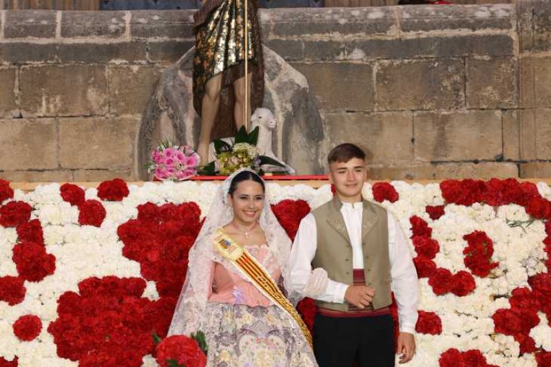 Segon dia de l’ofrena a Sant Joan a Xàbia: torn per a la Retornà 2022, quintes d’aniversaris i penyes Segon dia de l’ofrena a Sant Joan a Xàbia: torn per a la Retornà 2022, quintes d’aniversaris i penyes