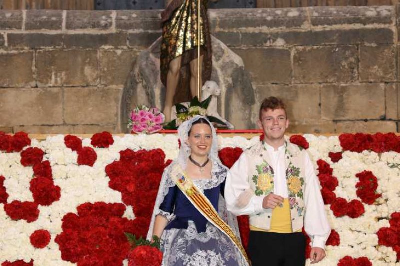 Segon dia de l’ofrena a Sant Joan a Xàbia: torn per a la Retornà 2022, quintes d’aniversaris i penyes Segon dia de l’ofrena a Sant Joan a Xàbia: torn per a la Retornà 2022, quintes d’aniversaris i penyes