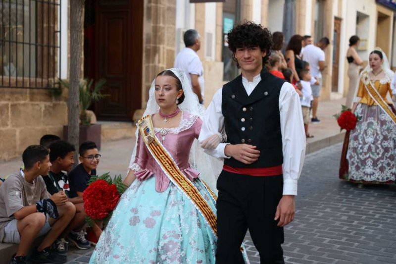 Segon dia de l’ofrena a Sant Joan a Xàbia: torn per a la Retornà 2022, quintes d’aniversaris i penyes Segon dia de l’ofrena a Sant Joan a Xàbia: torn per a la Retornà 2022, quintes d’aniversaris i penyes