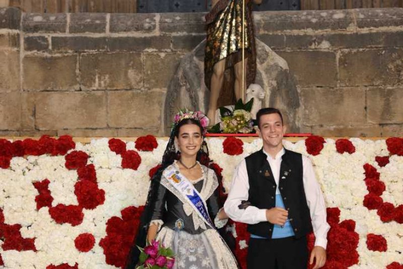 Segon dia de l’ofrena a Sant Joan a Xàbia: torn per a la Retornà 2022, quintes d’aniversaris i penyes Segon dia de l’ofrena a Sant Joan a Xàbia: torn per a la Retornà 2022, quintes d’aniversaris i penyes