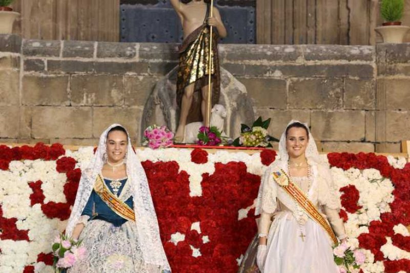 Segon dia de l’ofrena a Sant Joan a Xàbia: torn per a la Retornà 2022, quintes d’aniversaris i penyes Segon dia de l’ofrena a Sant Joan a Xàbia: torn per a la Retornà 2022, quintes d’aniversaris i penyes