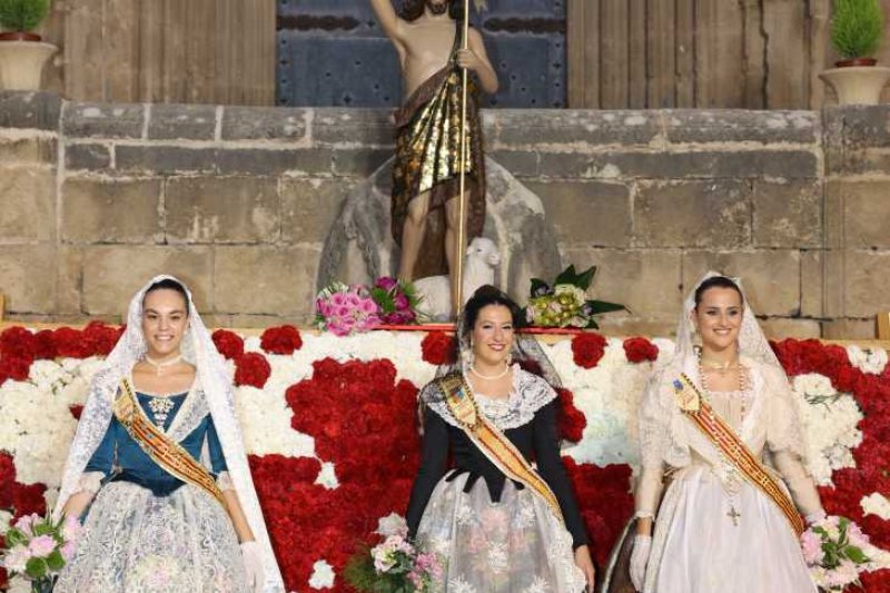 Segon dia de l’ofrena a Sant Joan a Xàbia: torn per a la Retornà 2022, quintes d’aniversaris i penyes Segon dia de l’ofrena a Sant Joan a Xàbia: torn per a la Retornà 2022, quintes d’aniversaris i penyes