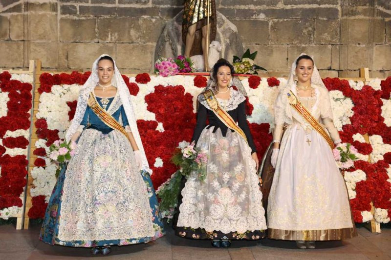 Segon dia de l’ofrena a Sant Joan a Xàbia: torn per a la Retornà 2022, quintes d’aniversaris i penyes Segon dia de l’ofrena a Sant Joan a Xàbia: torn per a la Retornà 2022, quintes d’aniversaris i penyes